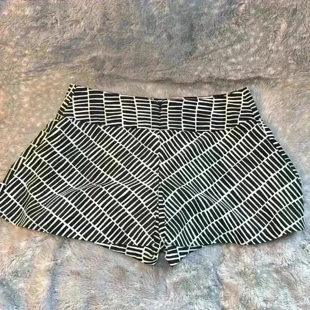 Express Black and White Mini Skirt - Picture 2 of 4